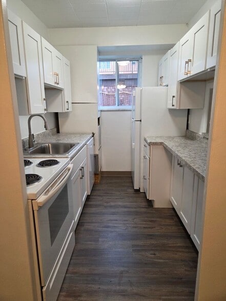 Interior Photo - Carol Shamrock Apartments