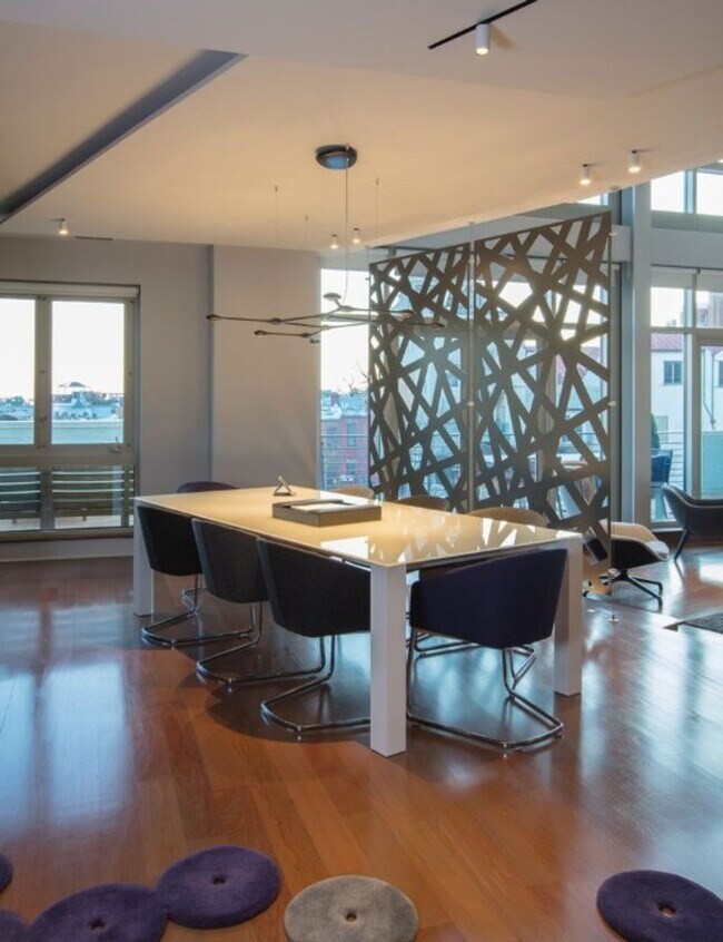 Building Photo - Stunning Views from this Spectacular and Stylish Penthouse in heart of Adams Morgan with PARKING.