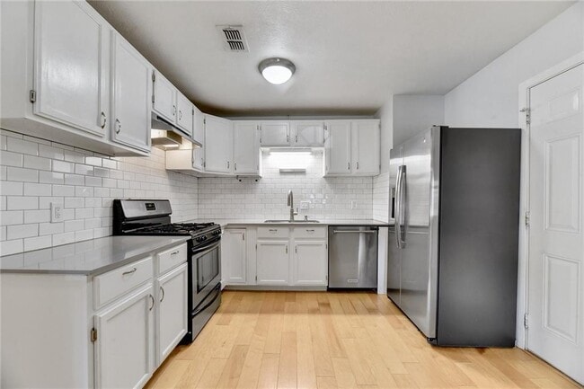 Building Photo - 5804 Cedardale Dr