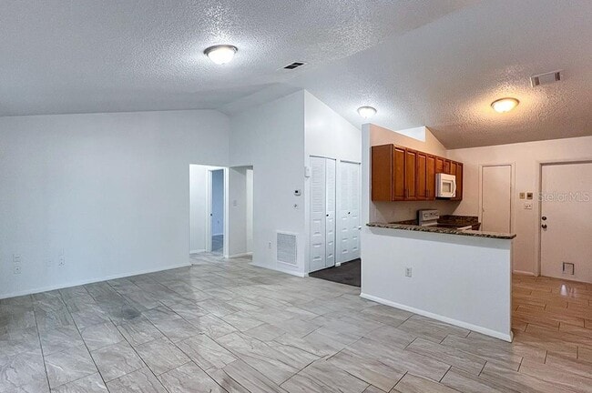 Building Photo - 10 York Ct