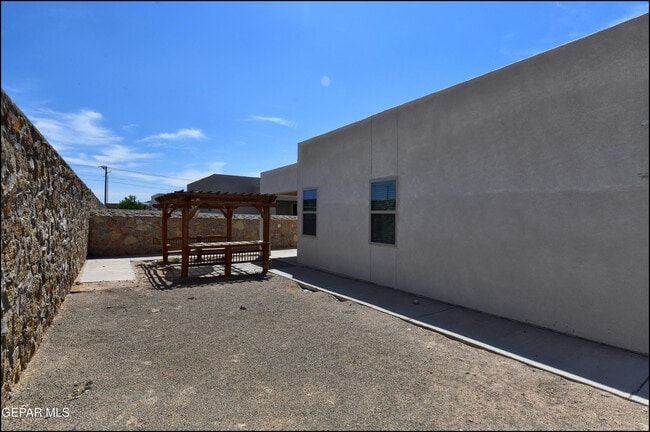 Building Photo - 12917 Nidd Ave