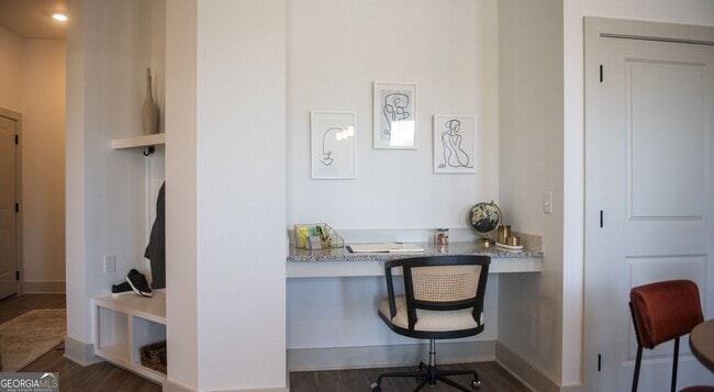 Building Photo - 1000 Rea Dr SW