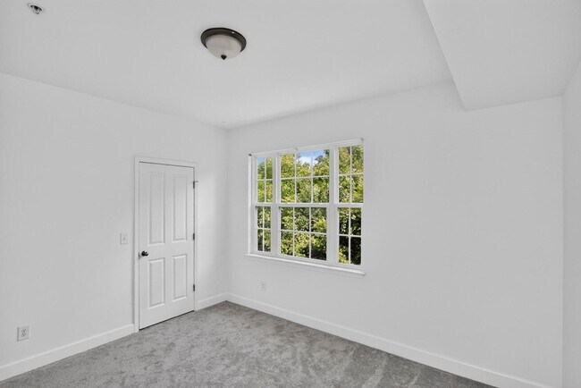 Building Photo - 8605 Peckham Ln
