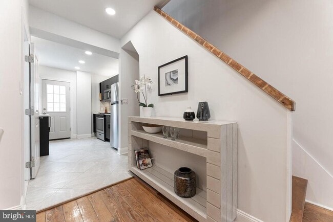 Building Photo - 1906 N Lawrence St