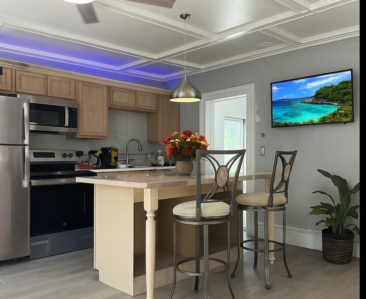 Building Photo - 536 Arsenal St