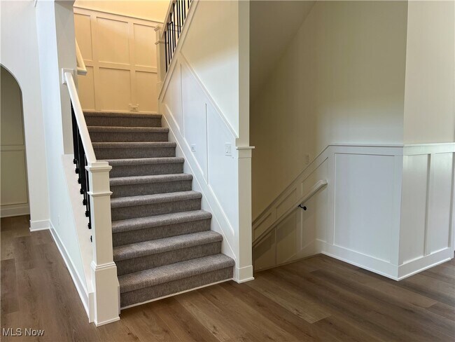 Building Photo - 580 Hardwick Dr