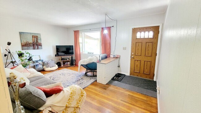 Building Photo - House - 2 Bedroom - Close to Downtown/WVU ...