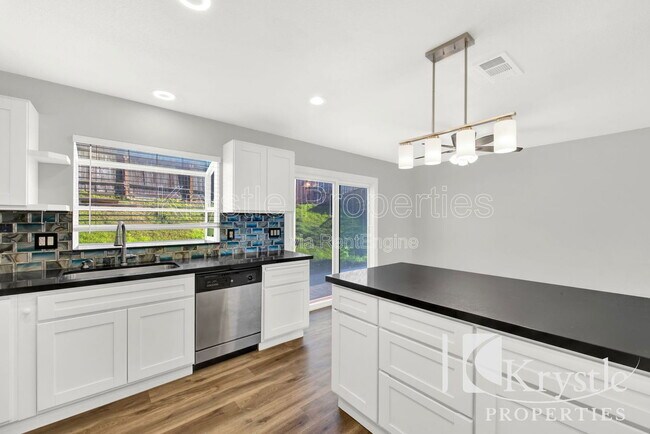 Building Photo - 160 Chapman Ct