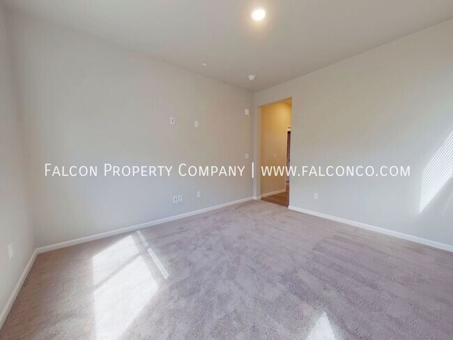 Building Photo - 3760 Presidio Pt