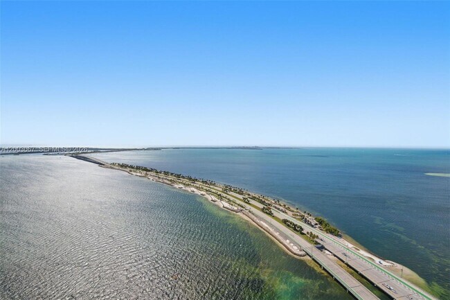 Building Photo - 175 SE 25th Rd