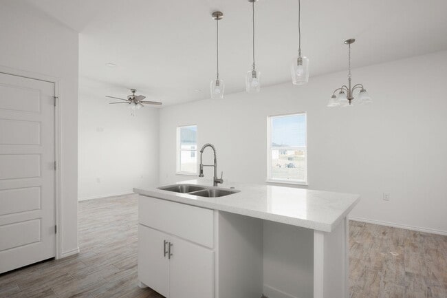 Building Photo - 2328 S Vly Cir