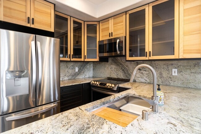 Building Photo - Beautiful 1 bedroom, 1 bath condo in La Jolla