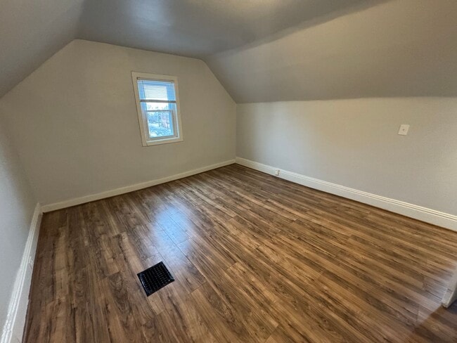 Building Photo - Charming and spacious 5BR Home in East Liberty