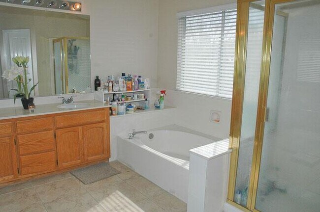 Building Photo - Charming 4-Bedroom, 2.5-Bathroom Two-Story...