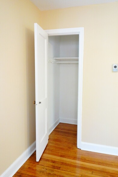 Building Photo - 812 Greenwood Cir