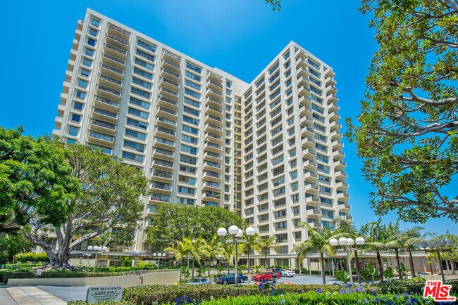 Building Photo - 2160 Century Pk E