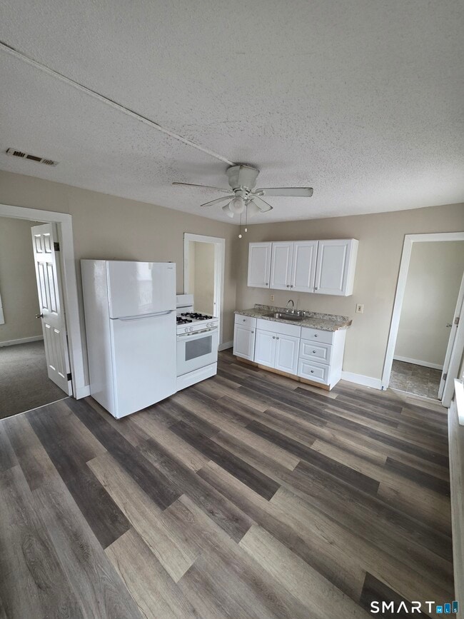 Building Photo - 49 Springdale Ave