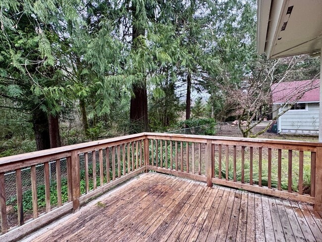 Building Photo - Location Location Location....plus a darling one story cottage