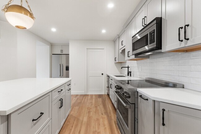 Building Photo - 32 Beacon St