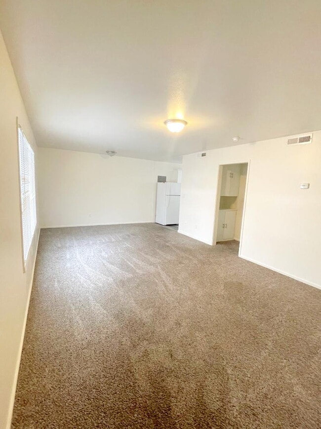 Building Photo - 2 Bed, 1 Bath in Ogden's Business Depot Corridor — Available Now