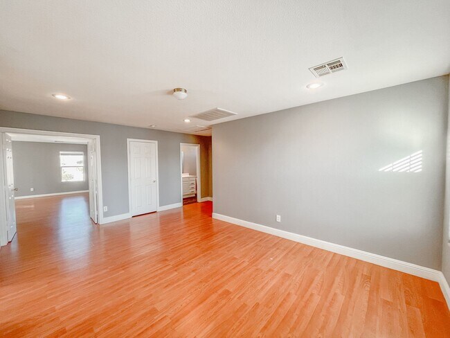 Building Photo - 3335 Antique Rose Dr