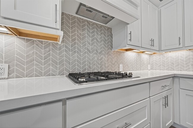 Building Photo - 15330 Legacy Pk Wy