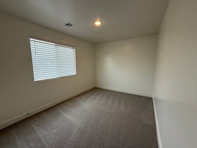 Building Photo - 2313 E Luciano Ln