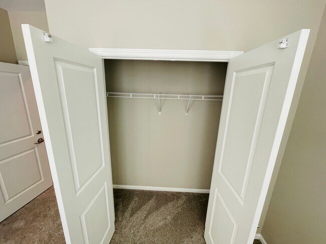 Building Photo - 4BD/4.5BA in ROWANDALE! SHORT TERM RENTAL ONLY.