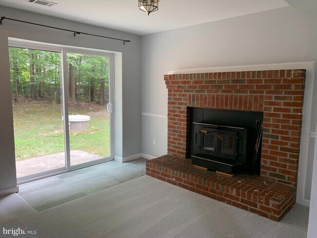 Building Photo - 13389 Dumfries Rd