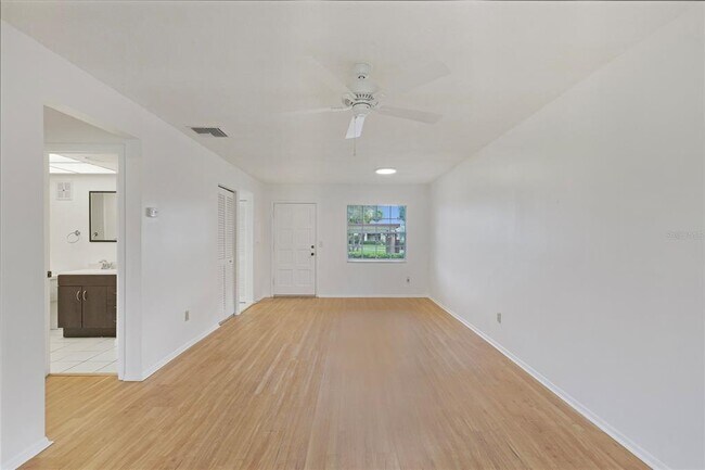 Building Photo - 1701 Pinehurst Rd