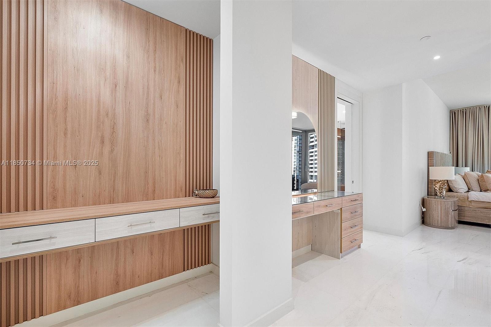 Building Photo - 300 Biscayne Blvd Way