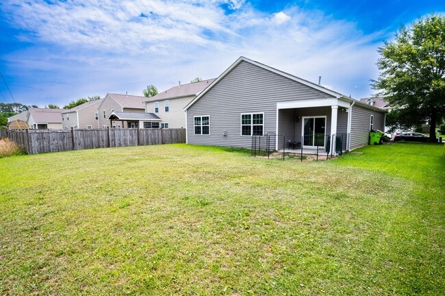 Building Photo - 417 Ginger Dr