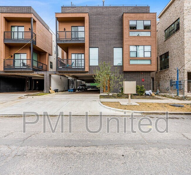 Building Photo - 425 W 9th St