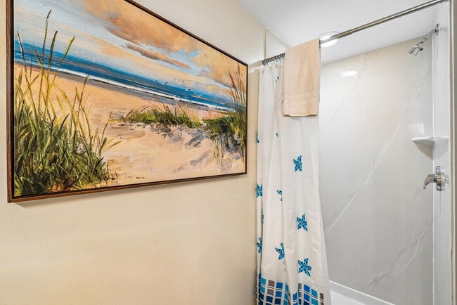 Building Photo - 9896 S Thomas Dr