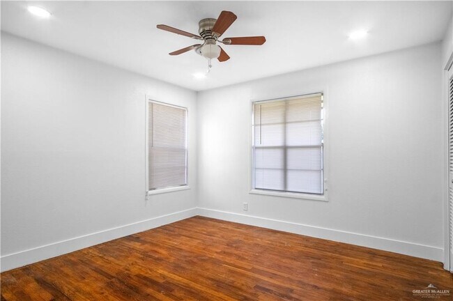 Building Photo - 18 Cd Ave