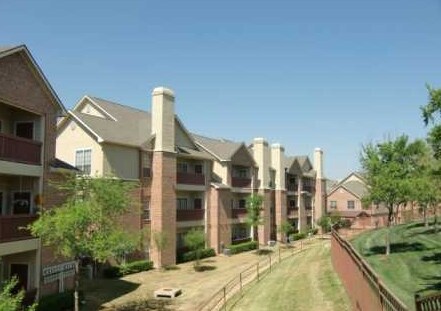 Building Photo - Parkside on the Creek