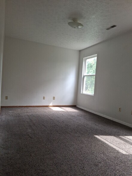 Building Photo - 201 W Chalmers Ave