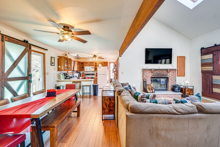 Building Photo - 5317 Woodbridge Dr E