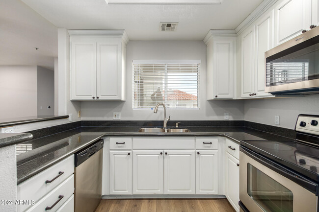 Building Photo - 11375 E Sahuaro Dr