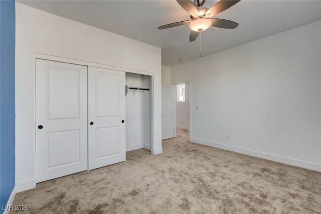 Building Photo - 1305 Azure Jay Ave