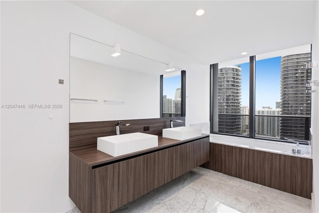 Building Photo - 1000 Brickell Plaza