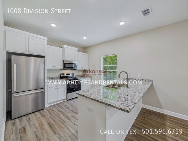 Building Photo - 1008 Division St