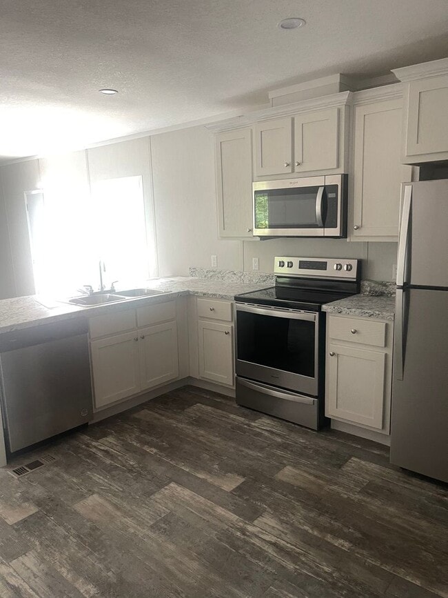 Building Photo - Luxury 3 Bedroom/ 2 Bath Mobile Home