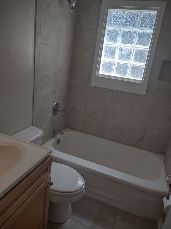 Building Photo - 2 Bedroom 1 Bath Condo in the Cottages of ...