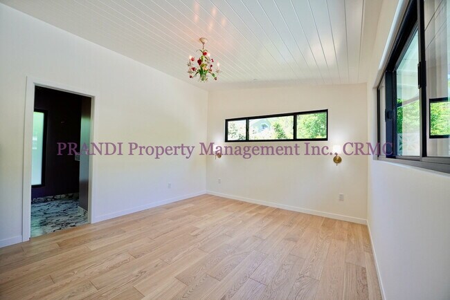 Building Photo - All New!  Fabulous 3 bedroom Fairfax house...