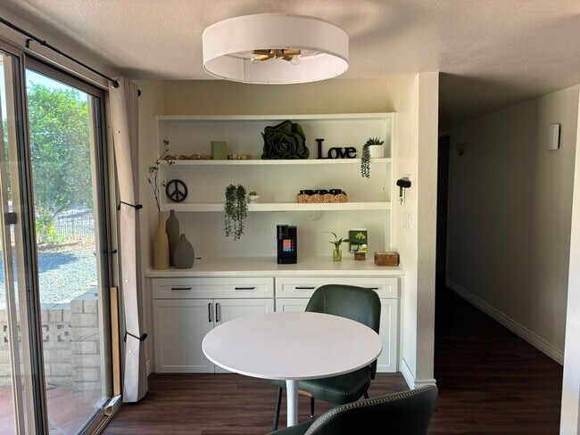 Building Photo - Discover comfortable seasonal living in Mesa, AZ with this well-appointed furnished & updated 2-b...