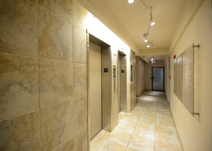 Building Photo - 777 N Washington St