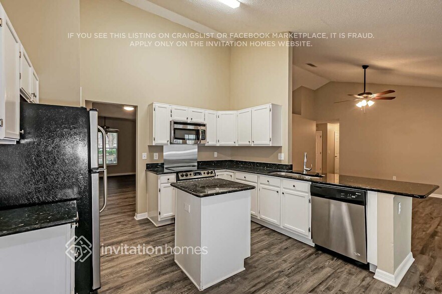 Building Photo - 16103 Dowling Ct