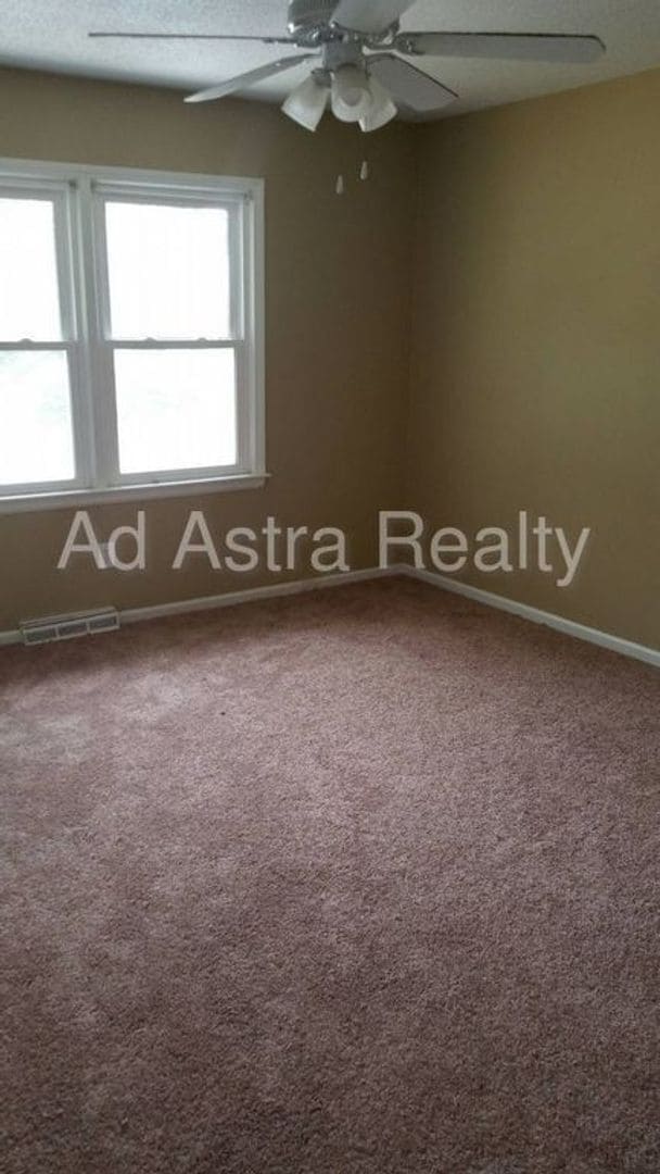 Building Photo - Shawnee Duplex-Available NOW!!