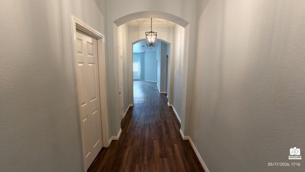 Building Photo - 304 Hummingbird Dr